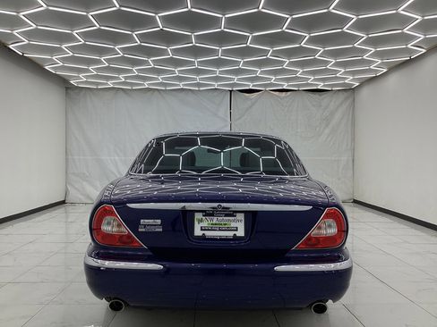 Used 2004 Jaguar XJ8 image 10