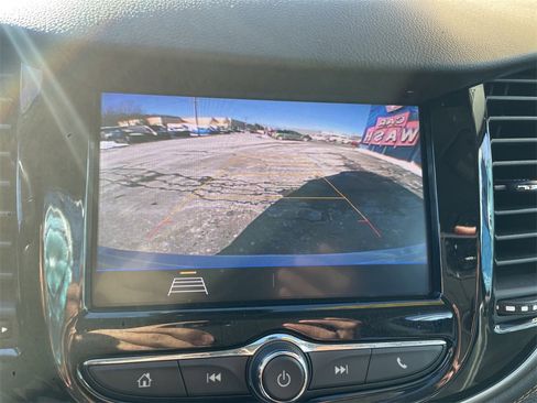 Used 2022 Chevrolet Trax LT w/ LT Convenience Package image 21