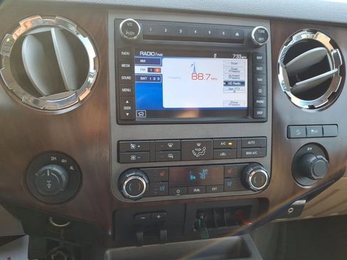 Used 2011 Ford F250 Lariat w/ Lariat Interior Pkg AWD/4WD image 19