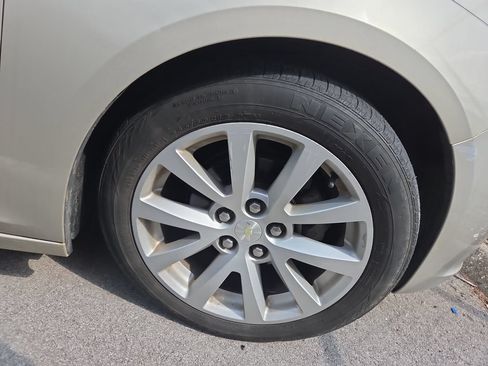 Used 2013 Chevrolet Malibu LT FWD image 2