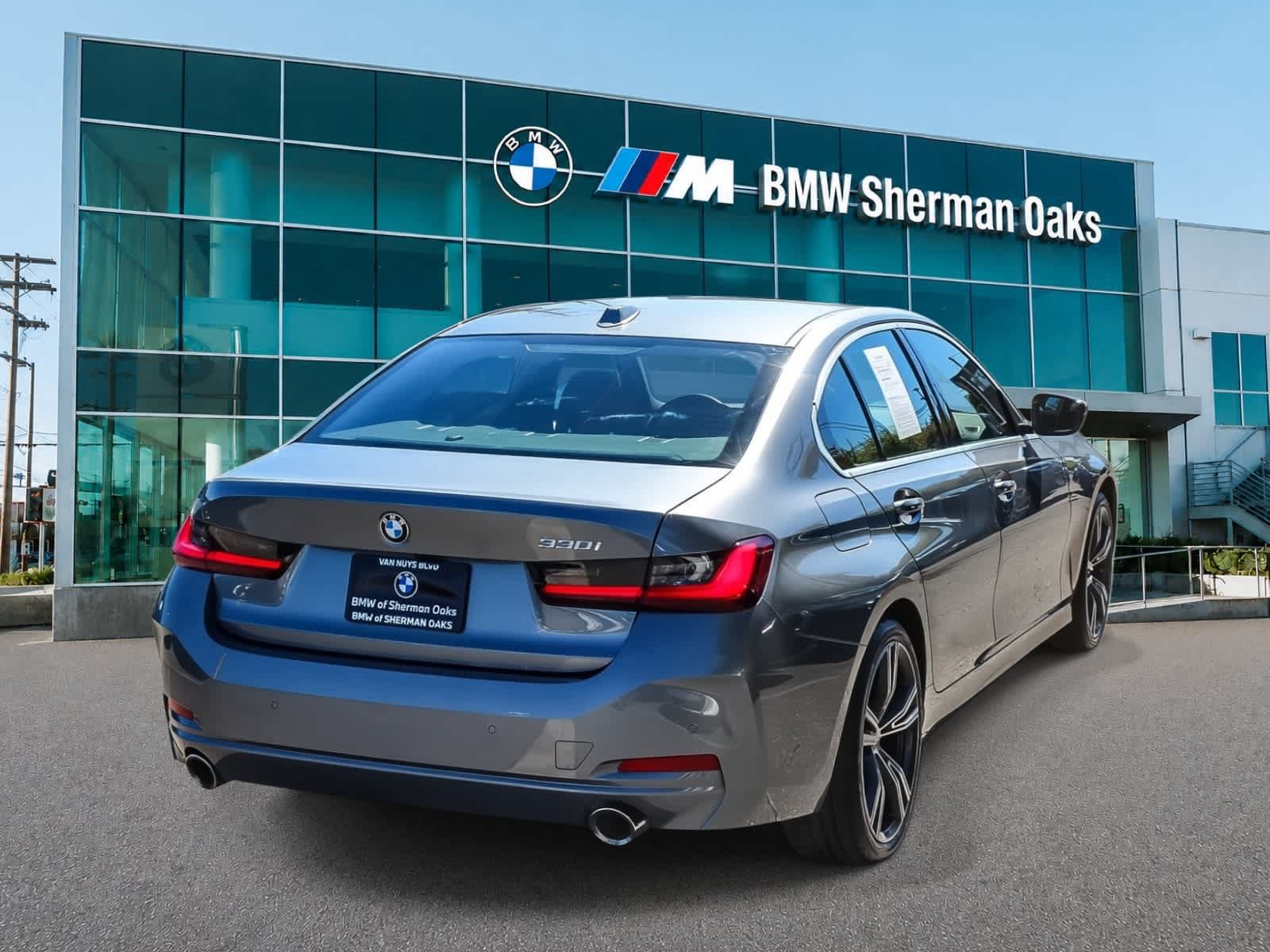 Used 2024 BMW 330i Sedan w/ Convenience Package RWD image 8