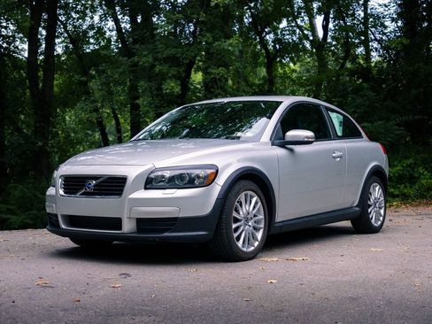 Used 2010 Volvo C30 T5 FWD image 2