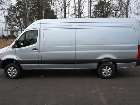 Used 2026 Mercedes-Benz Sprinter 2500 image 3