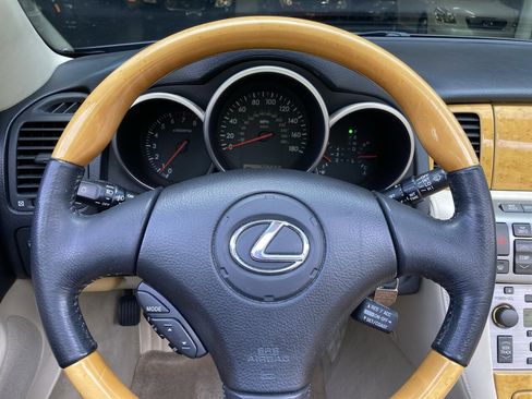 Used 2003 Lexus SC 430 Convertible image 21
