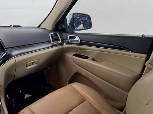 Used 2019 Jeep Grand Cherokee Limited image 24