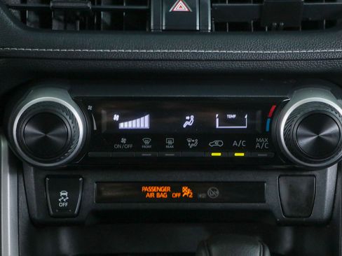 Used 2021 Toyota RAV4 LE FWD image 20