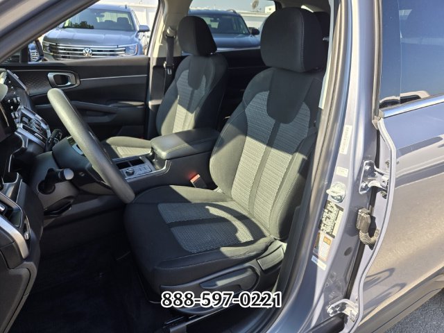 Used 2023 Kia Sorento LX FWD image 9