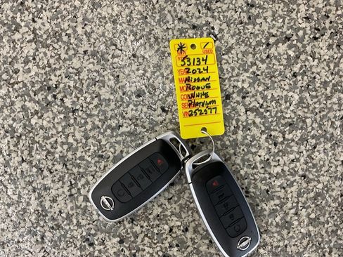 Used 2024 Nissan Rogue Platinum image 23