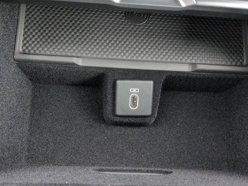 New 2026 Land Rover Range Rover SE image 32