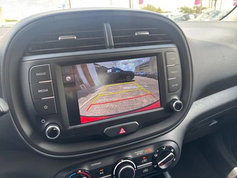 Used 2025 Kia Soul LX w/ LX Technology Package FWD image 22