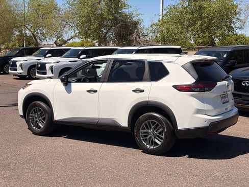 Used 2024 Nissan Rogue S AWD/4WD image 4