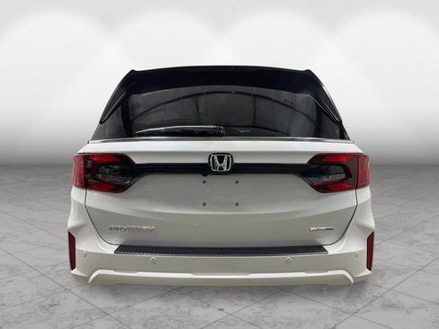 New 2026 Honda Odyssey Touring image 4