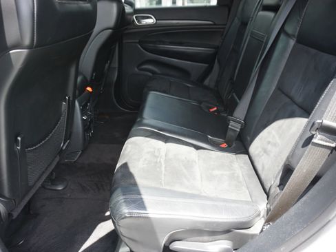 Used 2017 Jeep Grand Cherokee Altitude AWD/4WD image 16