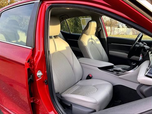 Used 2021 Toyota Camry SE image 11