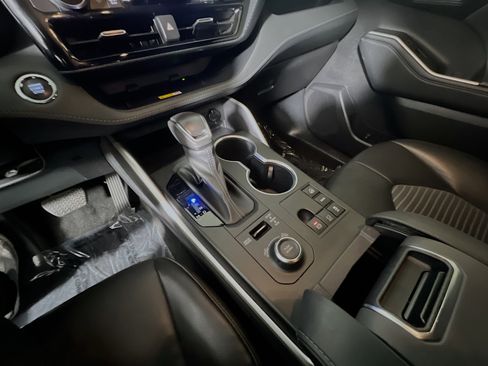 Used 2023 Toyota Highlander XSE image 25