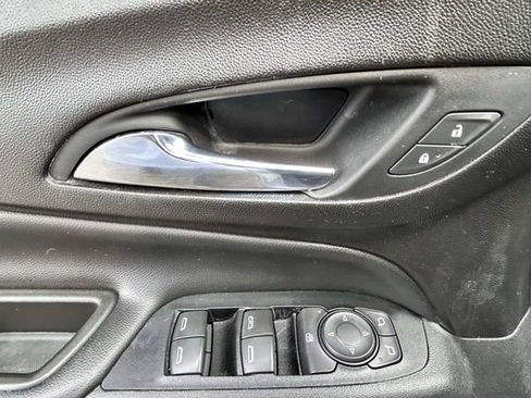 Used 2020 Chevrolet Equinox LT FWD image 17