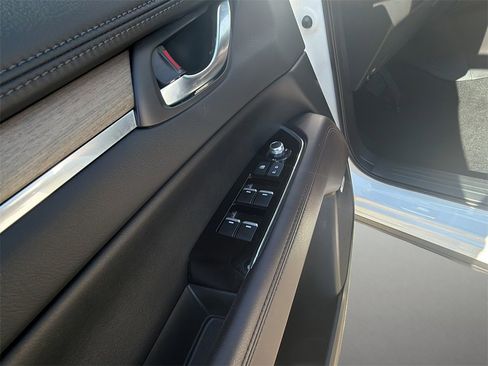 Used 2023 MAZDA CX-5 Signature image 6