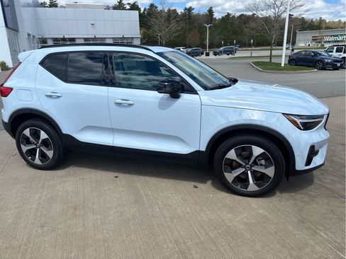Used 2026 Volvo XC40 B5 Plus AWD/4WD image 28