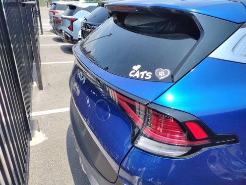 Used 2023 Kia Sportage EX FWD image 4