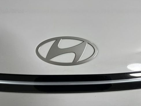 Used 2024 Hyundai Kona Limited image 9