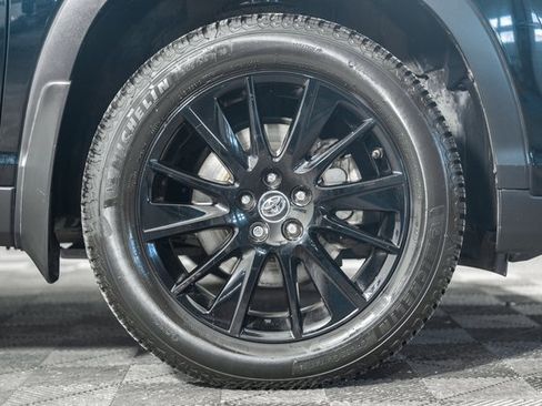 Used 2019 Toyota Highlander SE image 18