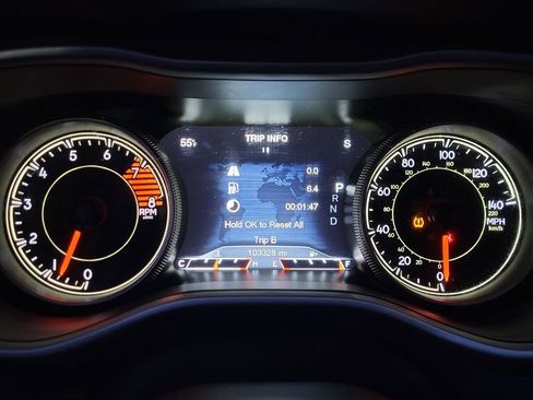 Used 2017 Jeep Cherokee Trailhawk w/ Comfort/Convenience Group image 26