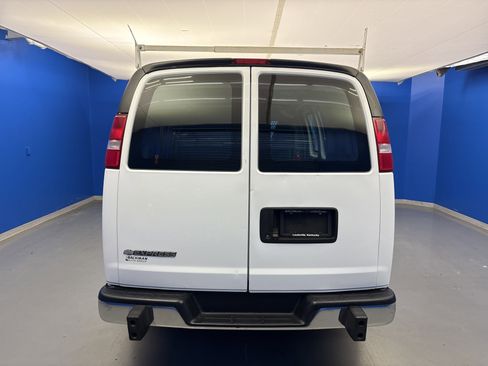 Used 2018 Chevrolet Express 2500 w/ Driver Convenience Package RWD image 13