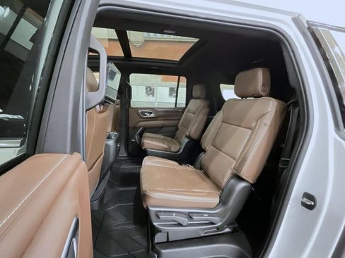 Certified 2021 Chevrolet Suburban High Country w/ Premium Package AWD/4WD image 19