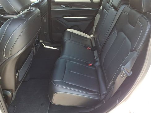 Used 2025 Jeep Grand Cherokee Limited AWD/4WD image 13