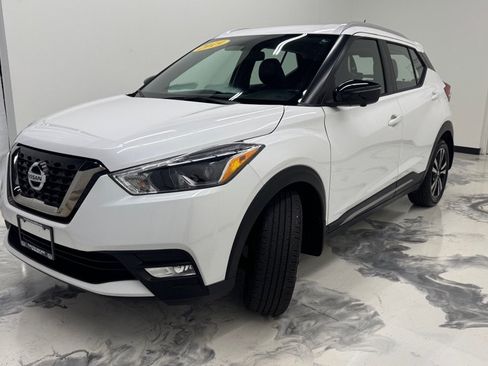 Used 2019 Nissan Kicks SR w/ SR Premium Package FWD image 4