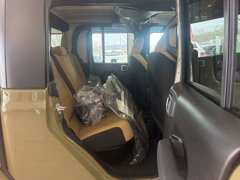 New 2026 Jeep Gladiator Sport image 25