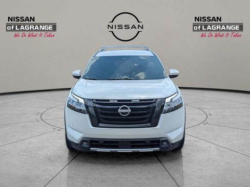 Used 2022 Nissan Pathfinder SL w/ Cargo Package AWD/4WD image 2