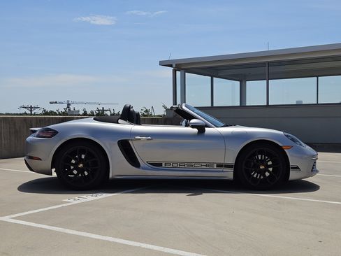 Used 2024 Porsche 718 Boxster RWD image 9