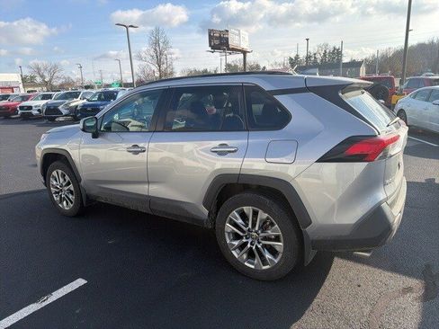 Used 2023 Toyota RAV4 XLE Premium image 17