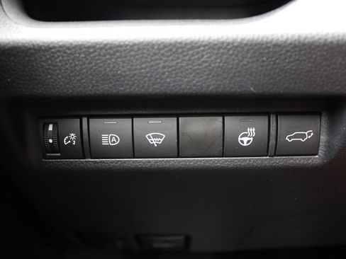 Used 2021 Toyota RAV4 XLE Premium AWD/4WD image 28