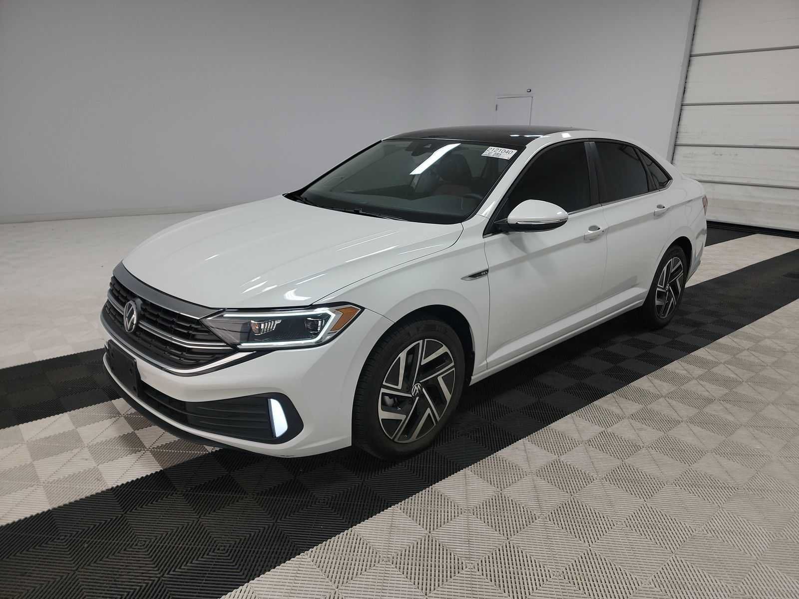 Used 2024 Volkswagen Jetta SEL FWD image 8