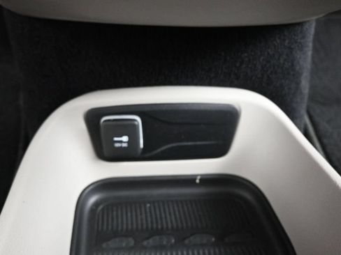 Used 2023 Chrysler Voyager LX FWD image 30