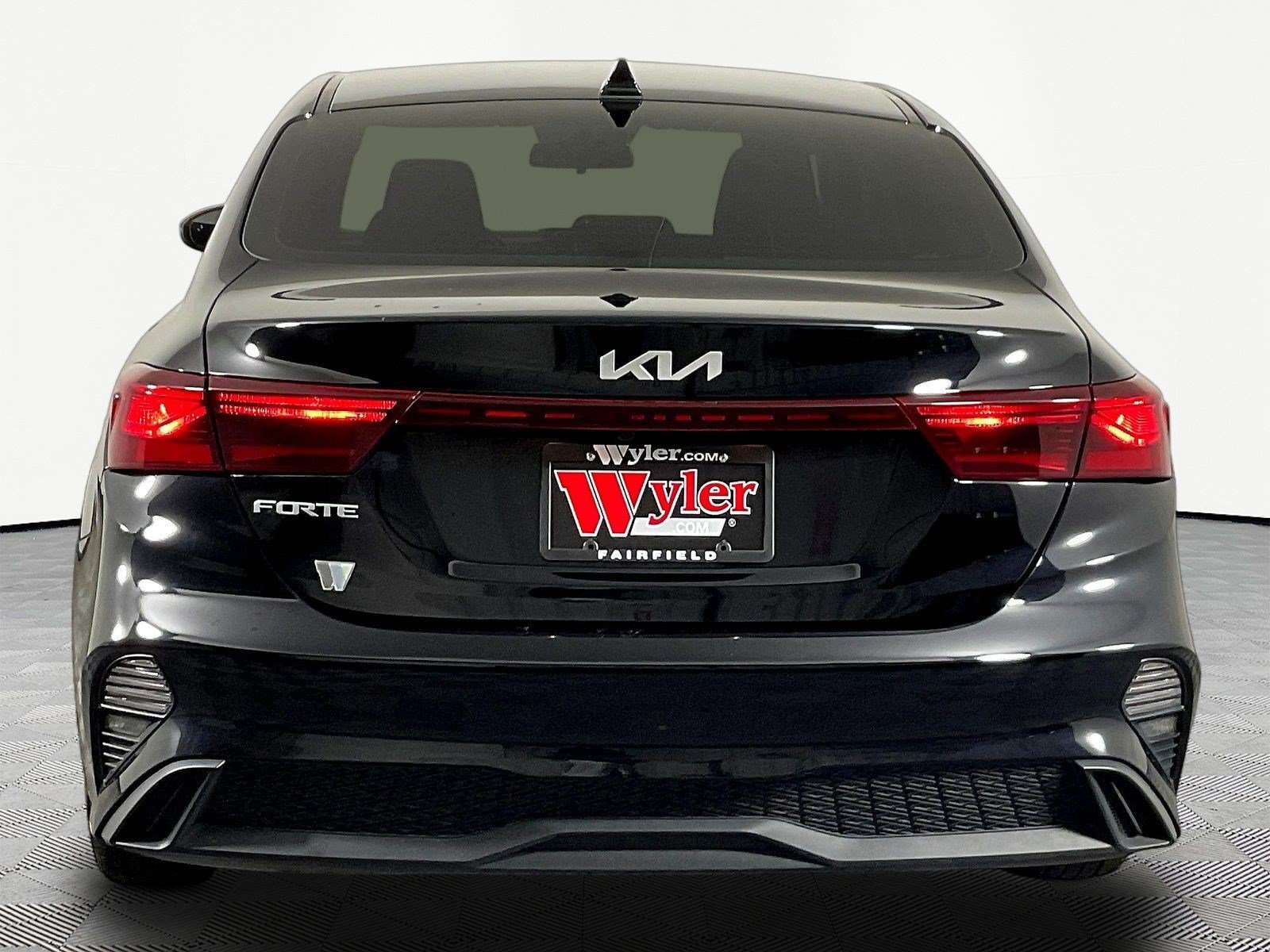 Used 2024 Kia Forte LXS w/ LXS Technology Package FWD image 5