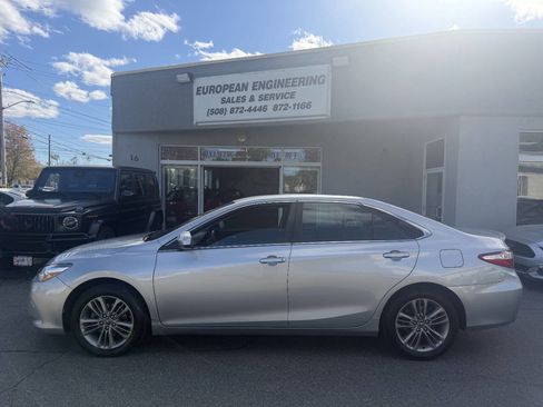 Used 2017 Toyota Camry SE FWD image 4
