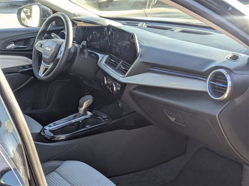 Used 2025 Chevrolet Trax LT w/ LT Convenience Package image 31