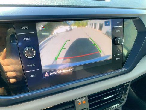 Used 2022 Volkswagen Taos SE w/ IQ.Drive SE Package image 15