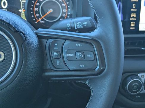 Used 2025 Jeep Gladiator Mojave AWD/4WD image 28