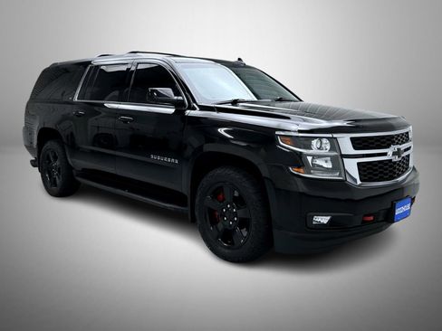 Used 2019 Chevrolet Suburban LT w/ Luxury Package AWD/4WD image 3