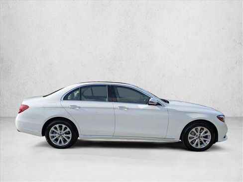Used 2020 Mercedes-Benz E 350 4MATIC Sedan image 4