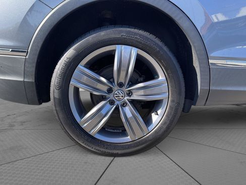 Used 2018 Volkswagen Tiguan SEL Premium AWD/4WD image 26