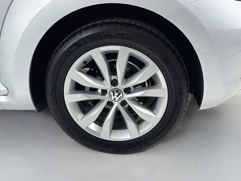 Used 2014 Volkswagen Beetle TDI FWD image 25