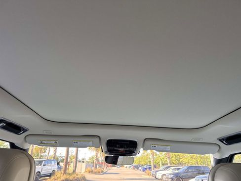New 2026 Land Rover Range Rover Long Wheelbase SE AWD/4WD image 18