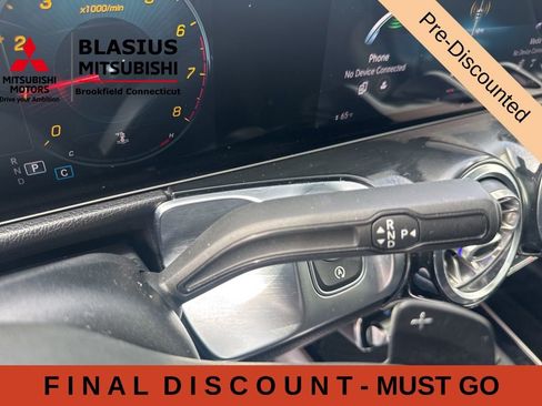 Used 2021 Mercedes-Benz GLB 250 4MATIC w/ AMG Line image 32