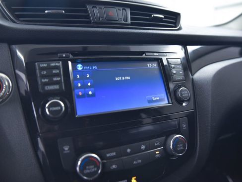 Used 2018 Nissan Rogue Sport SV w/ SV Technology Package image 19