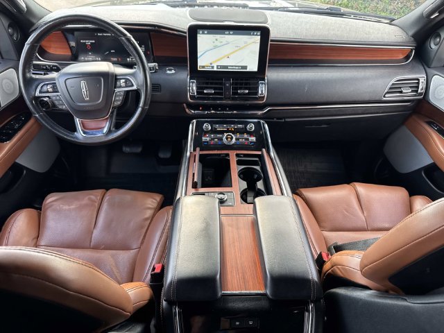 Used 2020 Lincoln Navigator L Reserve w/ Luxury Package RWD image 18